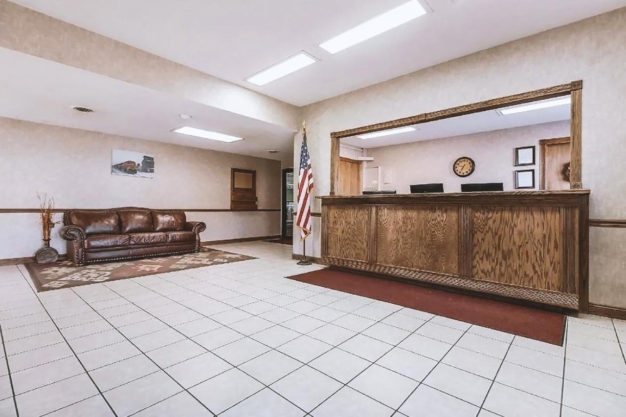 Sky-Palace Inn & Suites Mccook Exterior photo