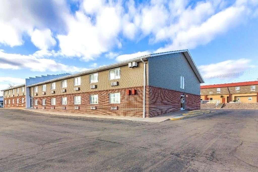 Sky-Palace Inn & Suites Mccook Exterior photo